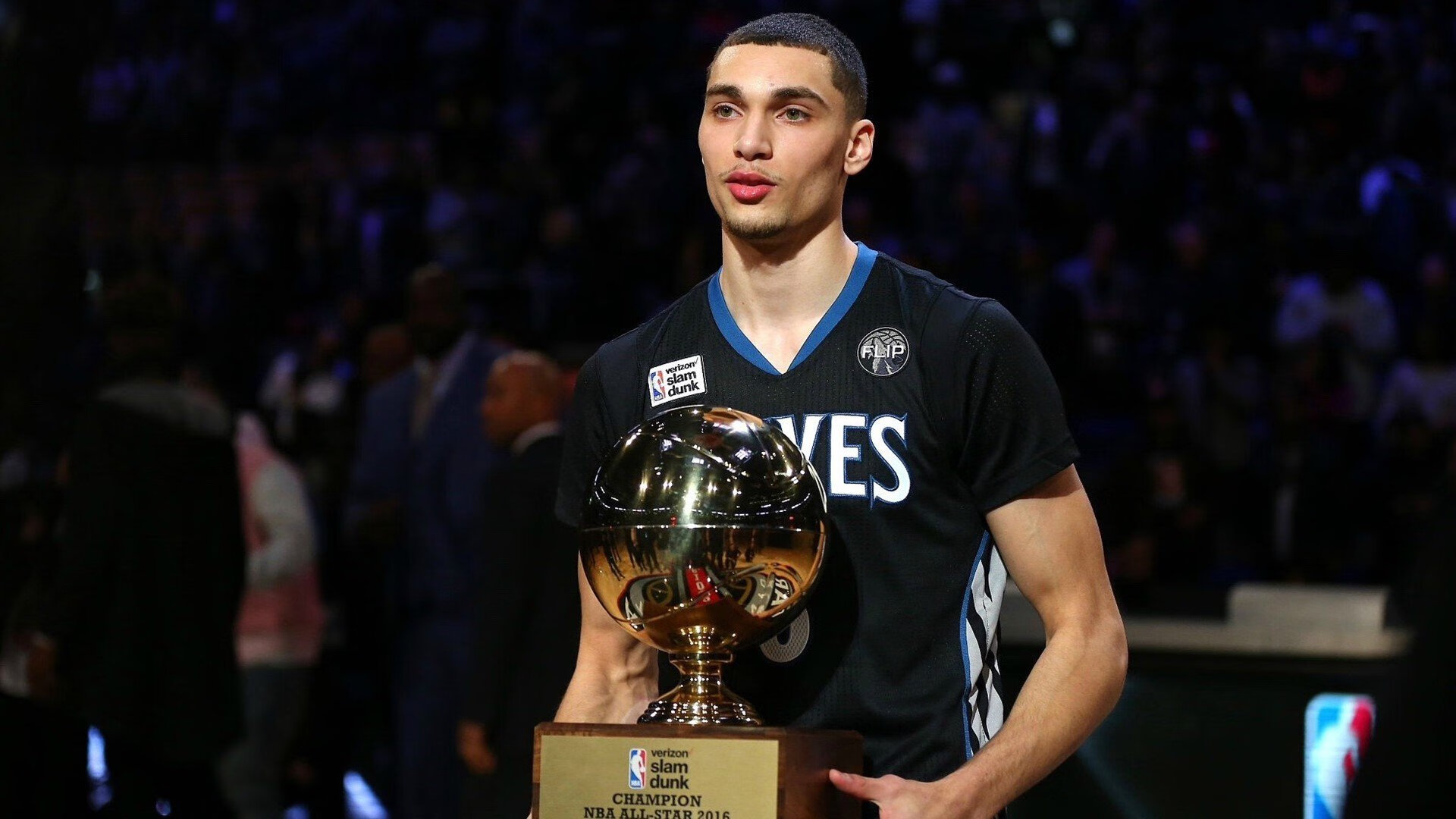 开云体育官网下载-伊朗队雪地滑跪庆祝进球，冻掉了膝盖套，伊朗滑雪胜地