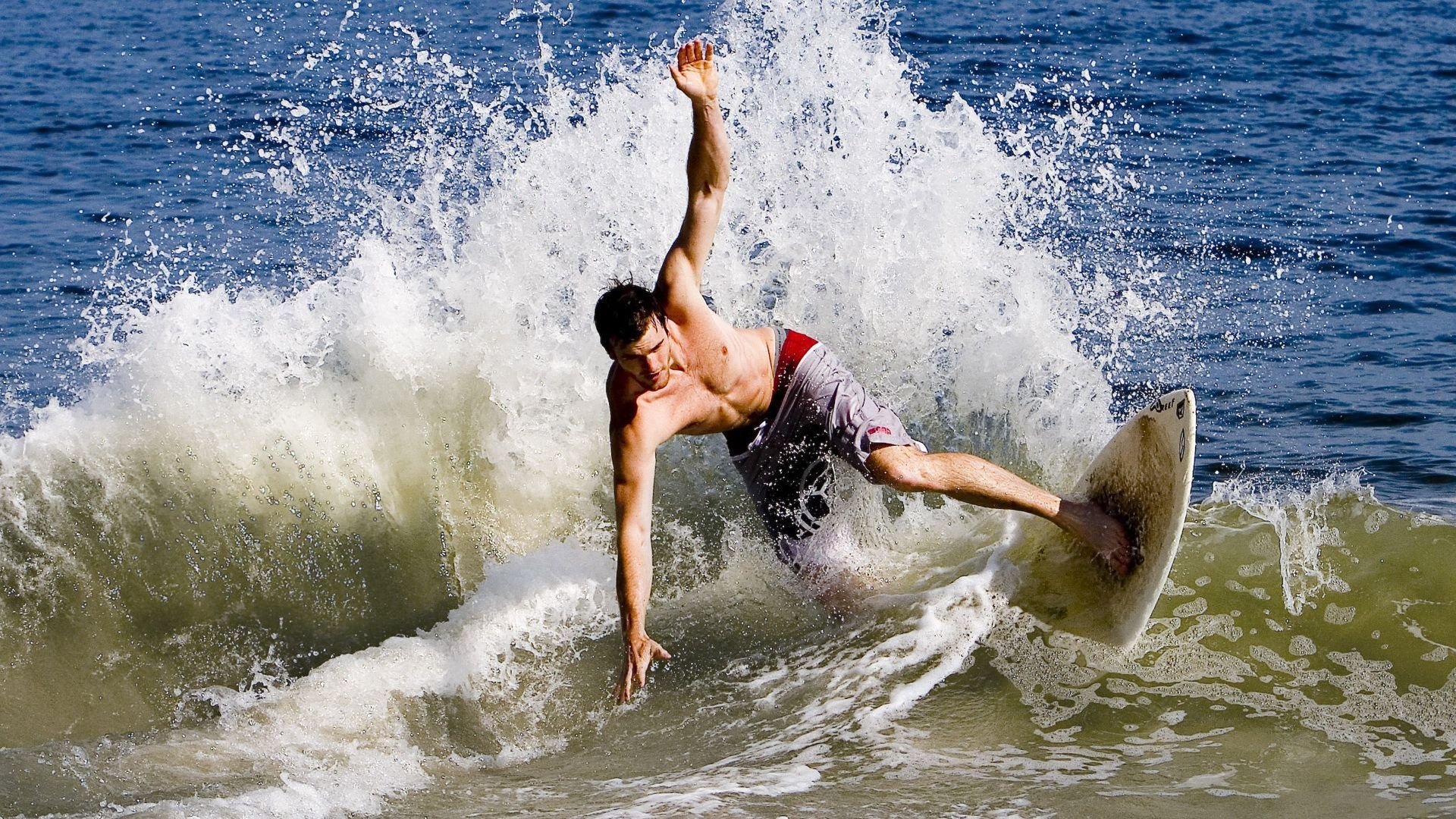 蒂贾内·萨卢恩在NBA夏季联赛中表现亮眼，萨内蒂巅峰期